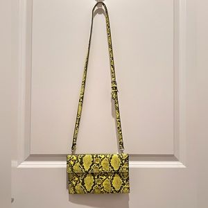 ZARA NEON GREEN SNAKE PRINT CROSS BODY BAG. DETACHABLE WALLET AND STRAP.